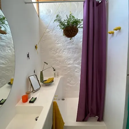 El Patio Del Charco/ Eine Oase Mitten In Der Stadt Daire Arrecife (Lanzarote)